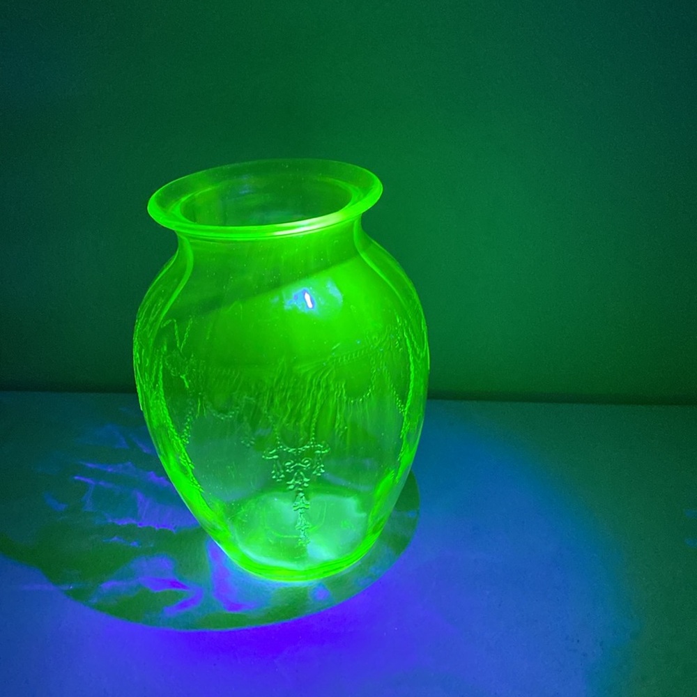 Vintage Uranium Dancing Girl Cameo Ballerina Glass Vase